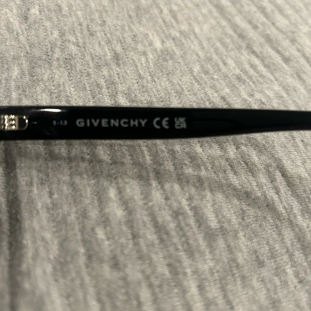 Givenchy Black Square Frames With Case and Cloth. GV50005I. - Picture 4 of 6